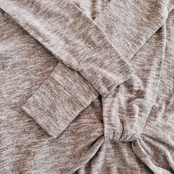 1143 * Juicy Couture Twist Front Hem Top Gray Size M - Picture 8 of 11